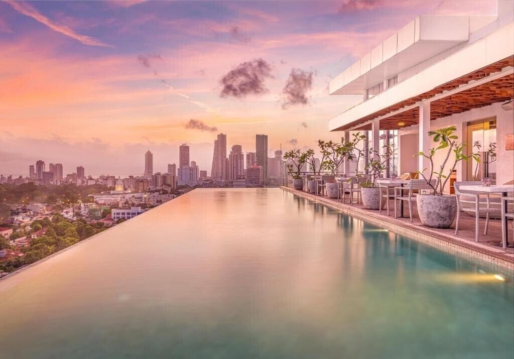 Готель Jetwing Colombo Seven 5*