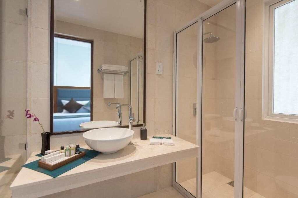 Фотография Ocean Edge Suites & Hotel Colombo 4*