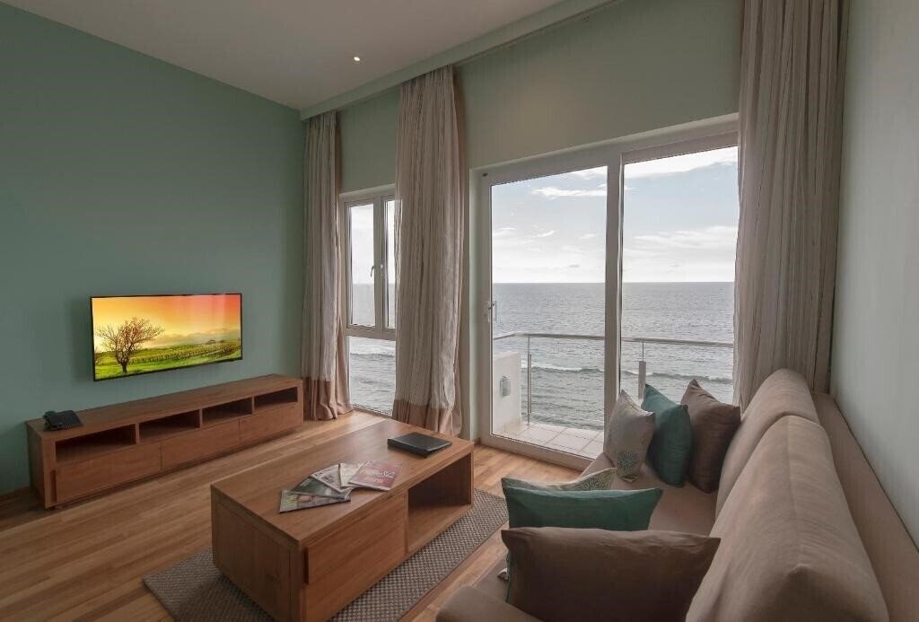 Изображение Ocean Edge Suites & Hotel Colombo 4*