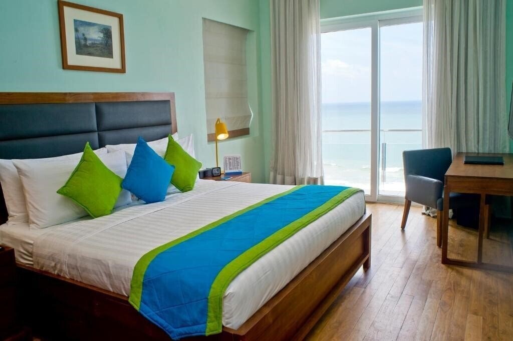 Отель Ocean Edge Suites & Hotel Colombo 4*