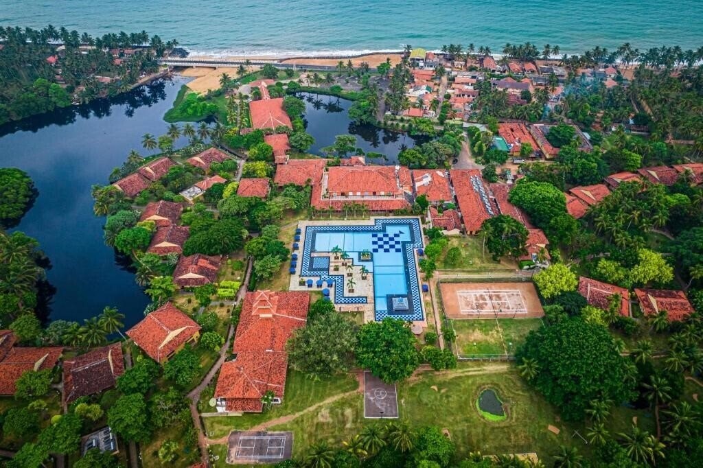 Отель Club Palm Bay 4*