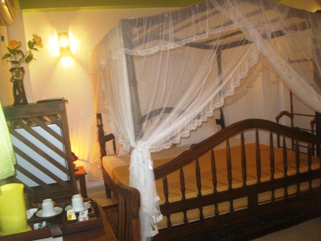 Отель Sunbeam Beach Resort 3*