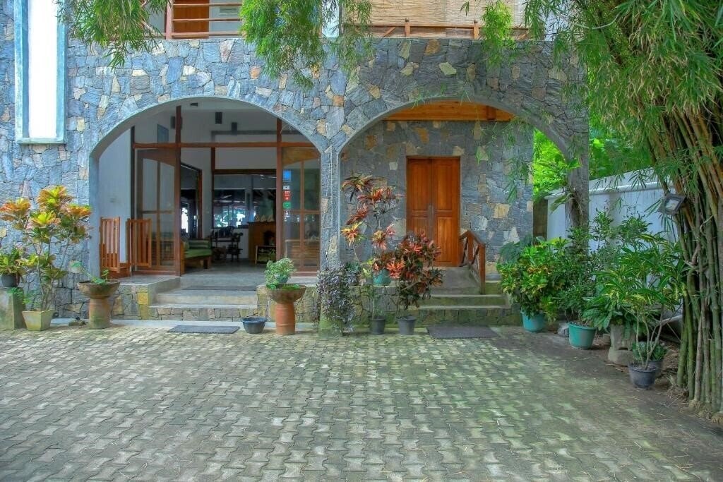 Готель Surf Sea Breeze 2*