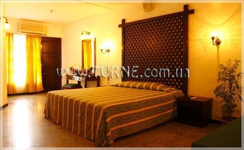 Готель Palm Beach Hotel 2*