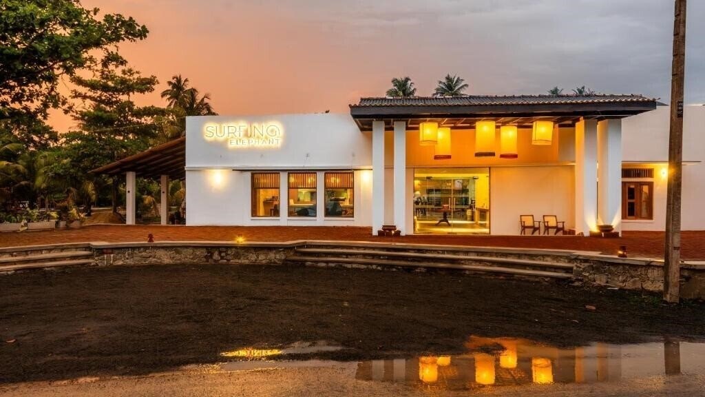 Готель Surfing Elephant Resort 3*