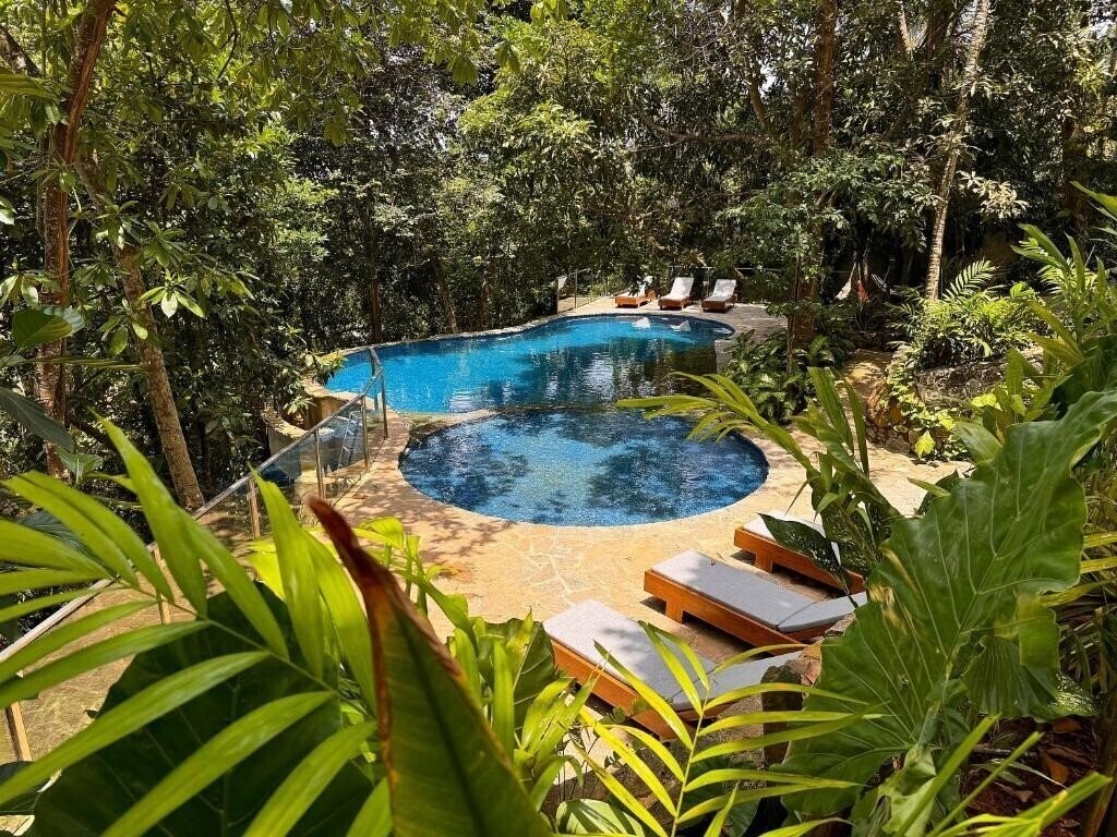 Готель Coastline Mirissa Boutique Hotel & SPA 5*