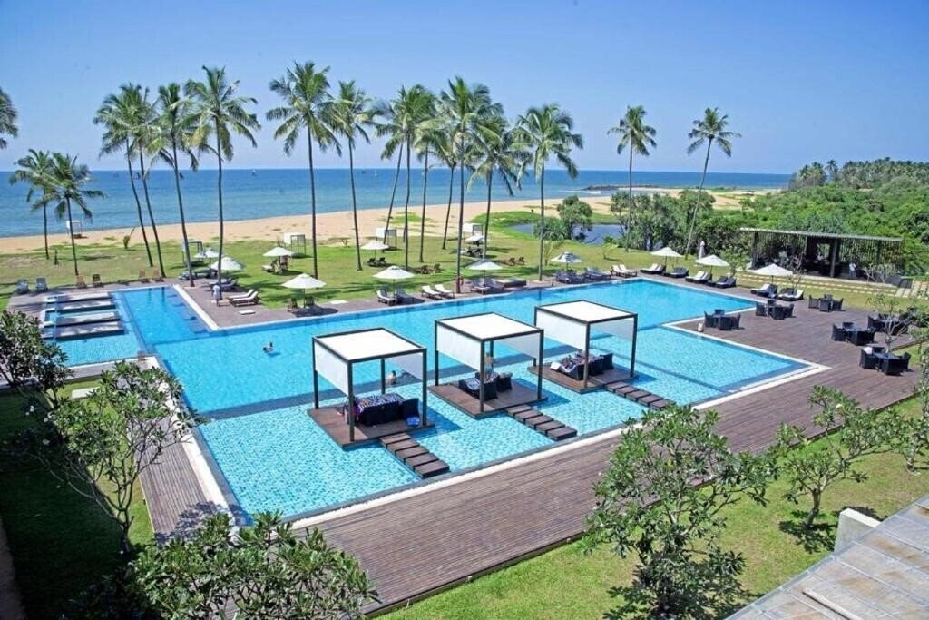 Отель Suriya Resort 4*