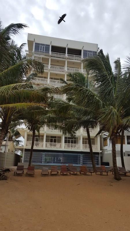 Отель Beacon Beach 3*