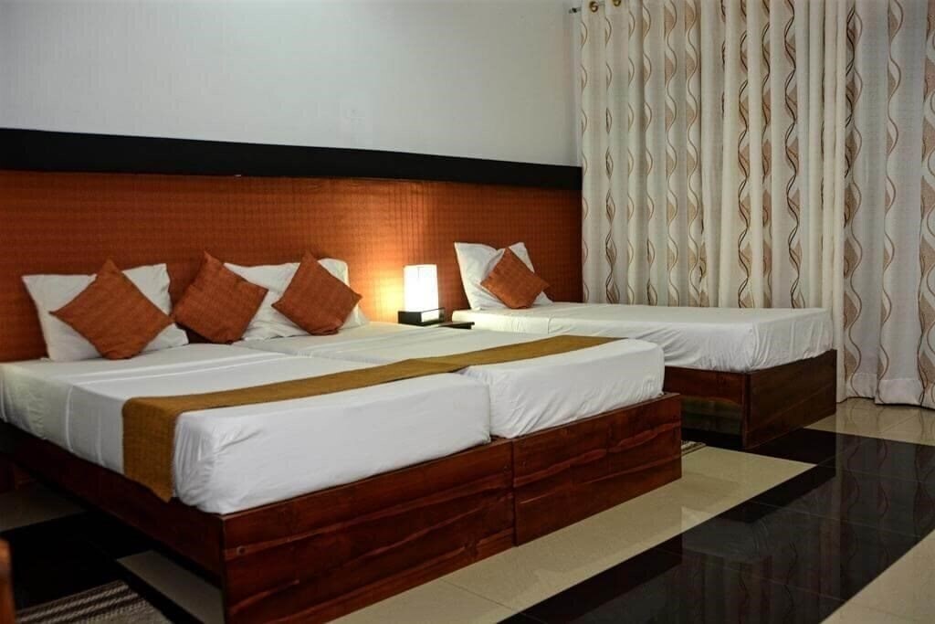Фото Rainbow Beach Hotel 3*