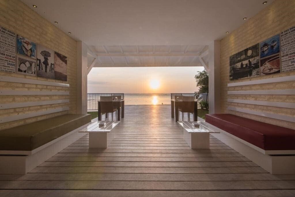 Отель Hush Lagoon 30 1*