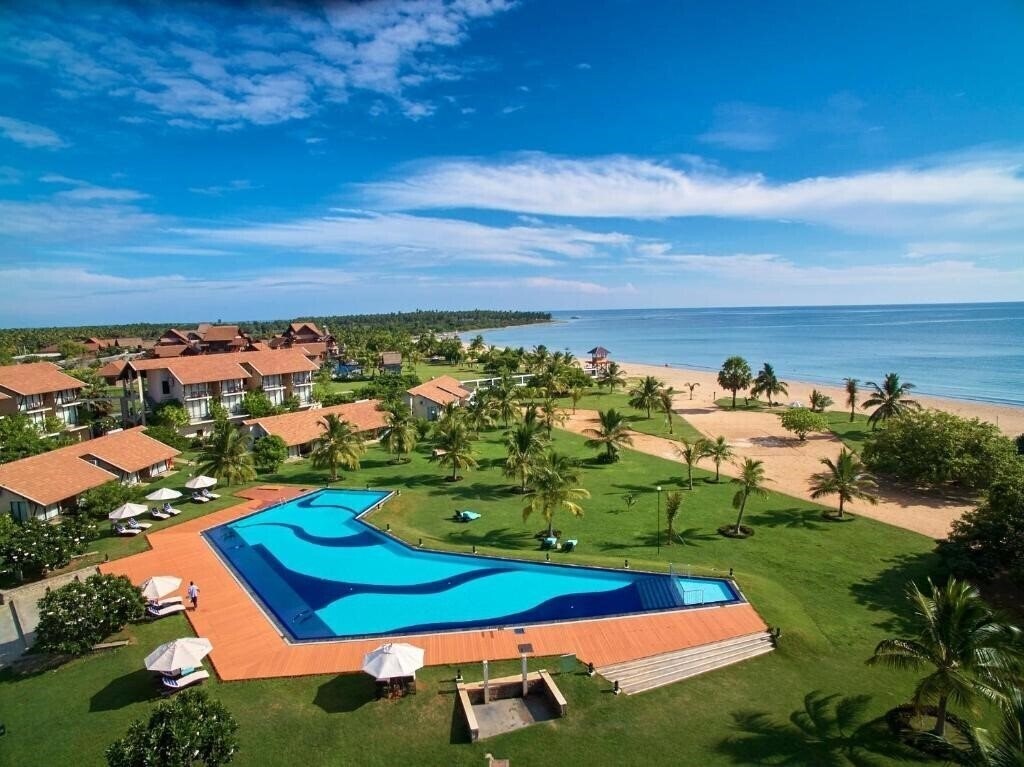 Готель The Calm Resort 4*