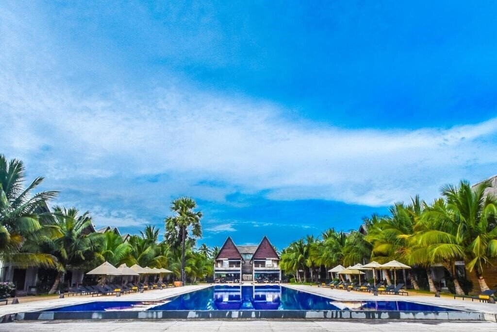 Отель Maalu Maalu Resort & Spa 5*