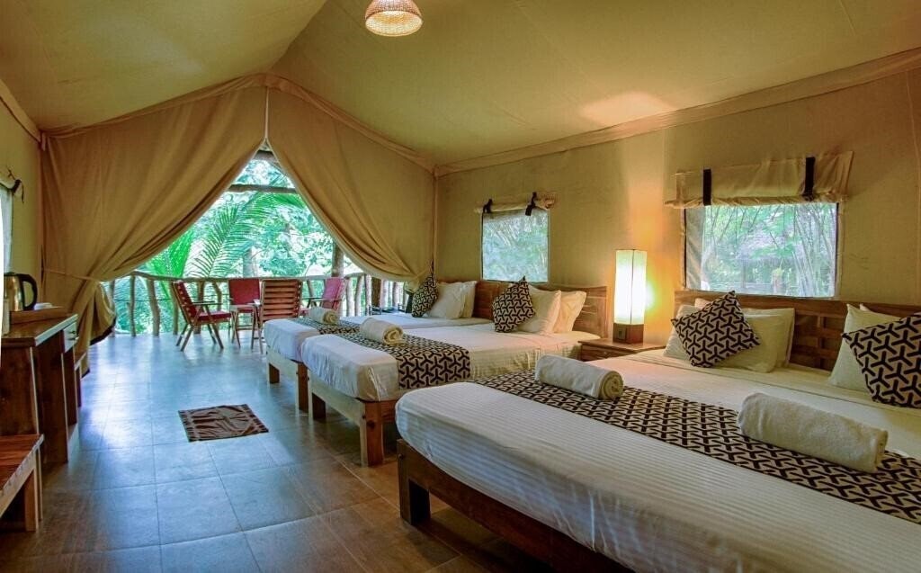 Готель Athgira River Camp Udawalawe 3*