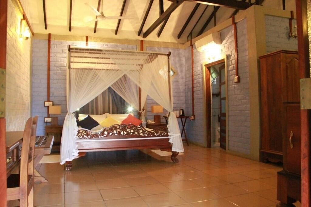 Фото Lake Serenity Boutique Hotel Ratnapura 3*