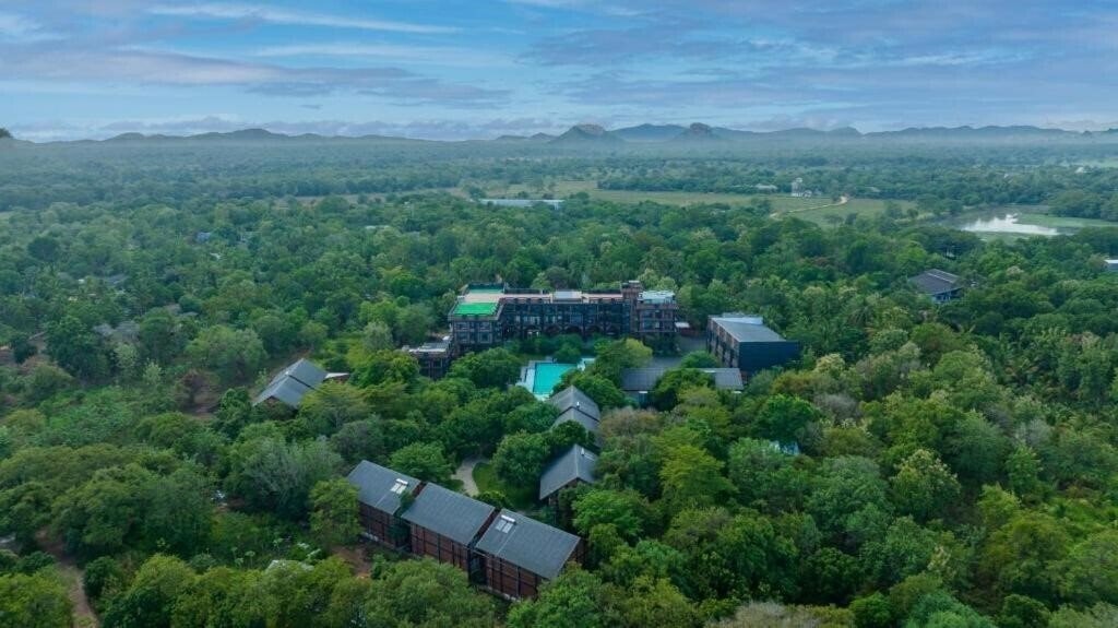 Отель Covanro Sigiriya 5*
