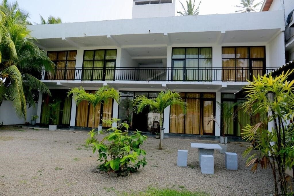 Готель Jayaa Beach 2*