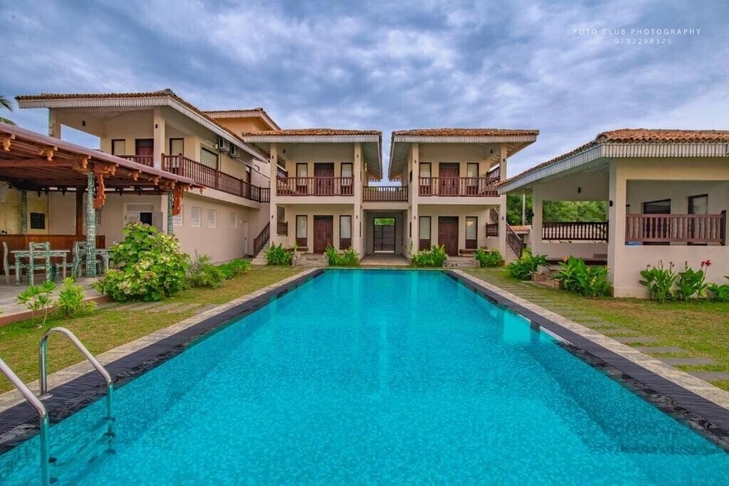 Готель Guru Beach Resort 3*