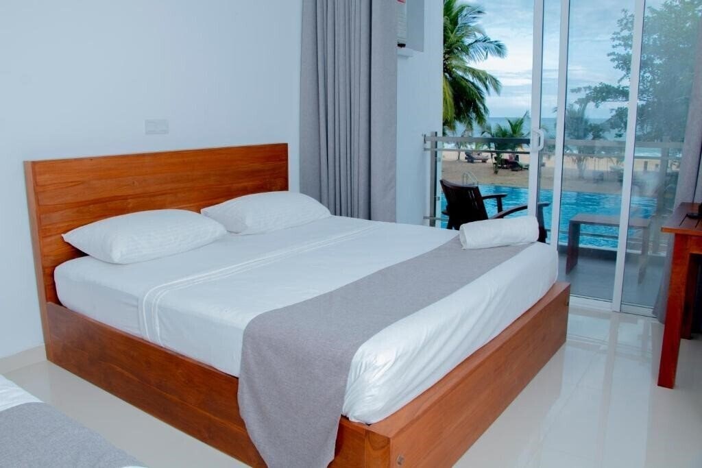 Зображення Marakolliya Beach Resort 2*