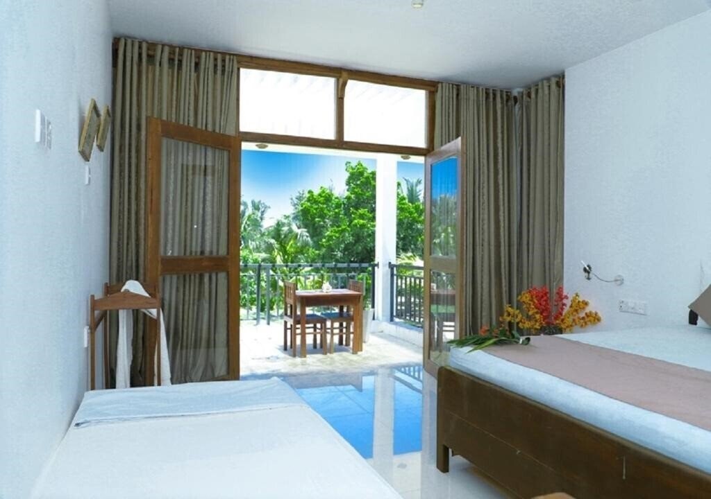 Фото High Park Hotel 1*