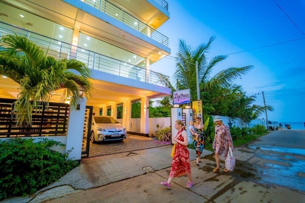 Отель Liyonaa Beach Hotel (Adults Only) 3*
