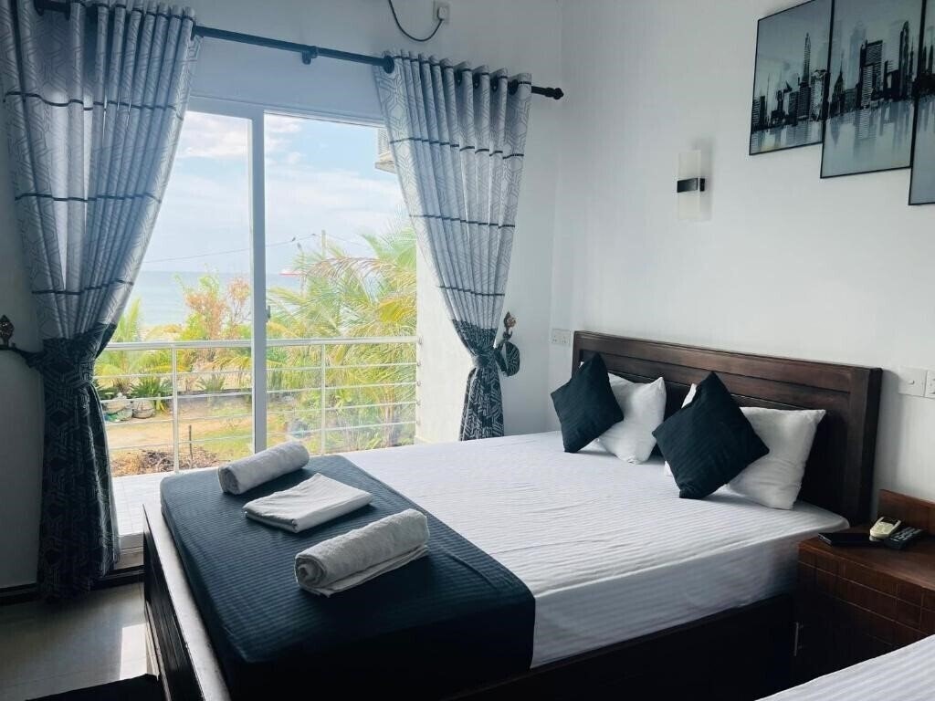 Фотография Liyonaa Beach Hotel (Adults Only) 3*