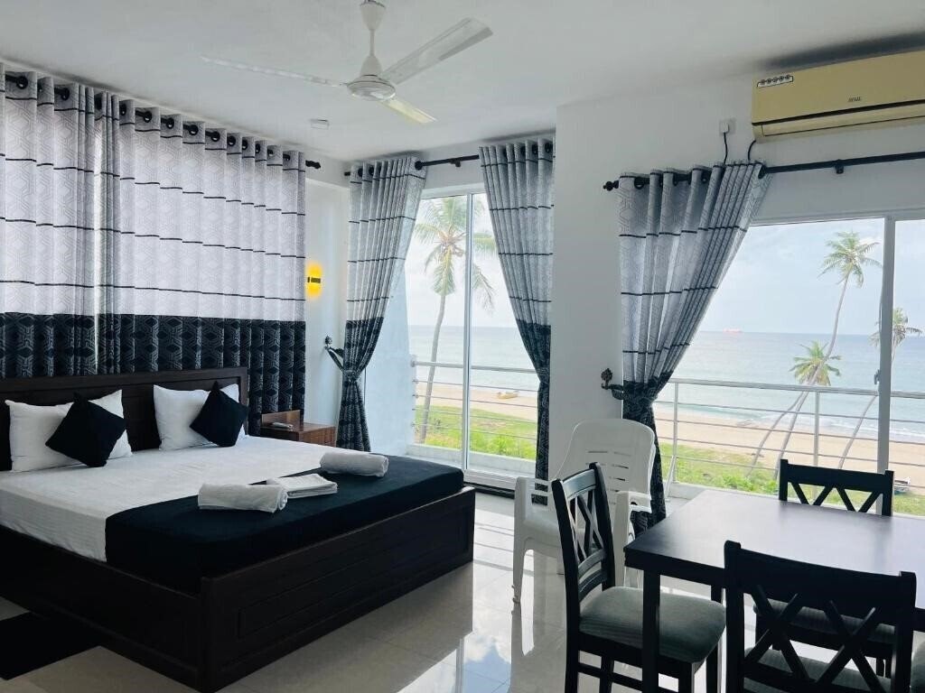 Изображение Liyonaa Beach Hotel (Adults Only) 3*