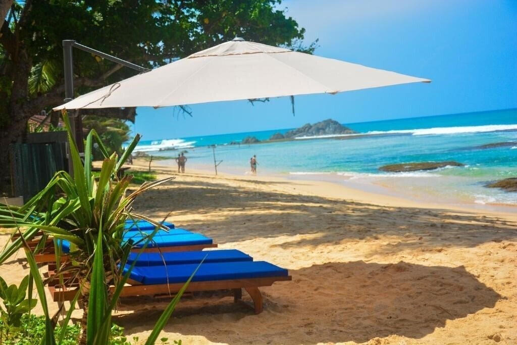 Готель Sayura Beach Hotel 4*