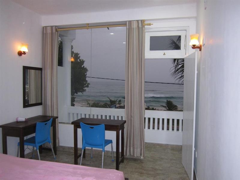 Готель White Surfing Beach 2*