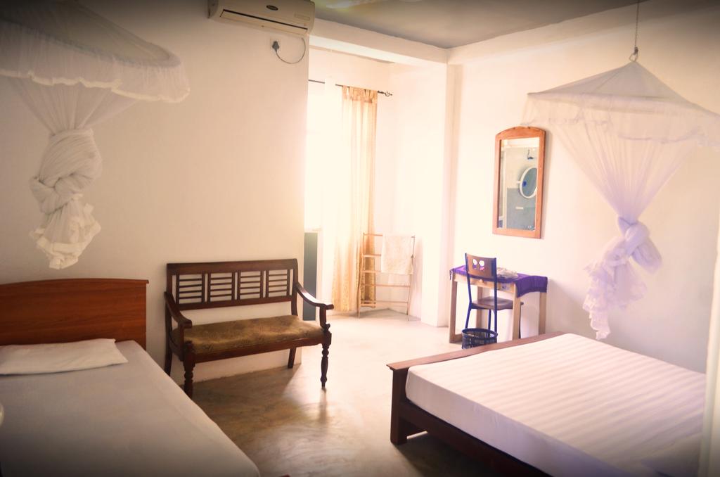 Готель Holiday Inn 2*