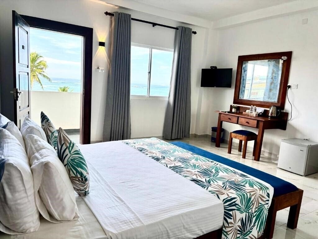 Готель Rock Fort Beach Resort 3*