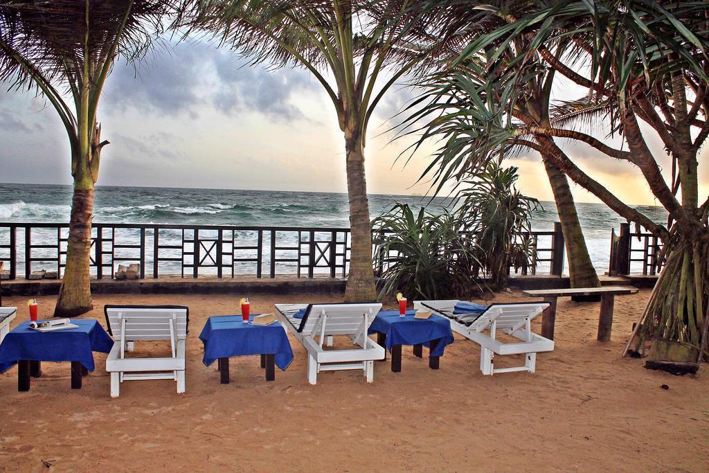 Отель Dalawella Beach Resort 3*