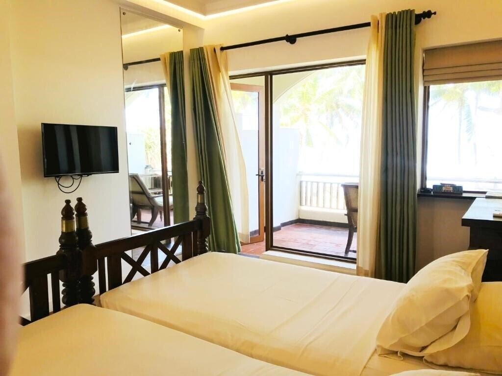 Фото Sri Gemunu Beach Resort 3*