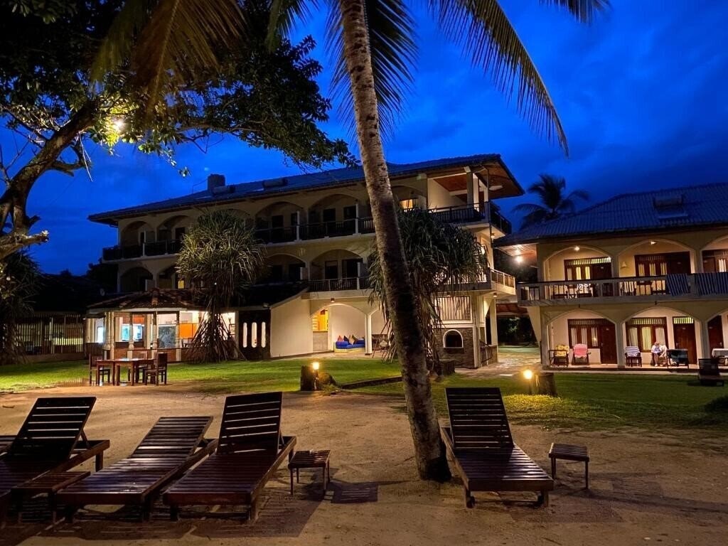 Зображення Sri Gemunu Beach Resort 3*