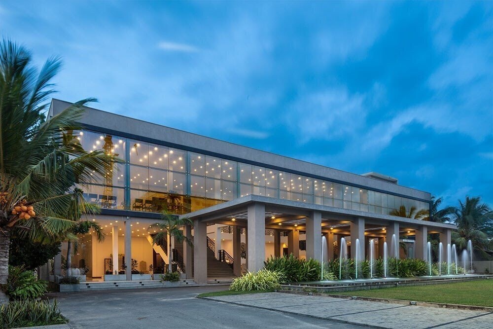 Отель Saffron Beach 3*