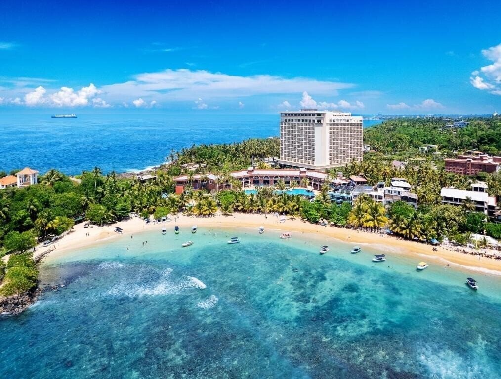 Отель Araliya Unawatuna Beach Hotel 5*