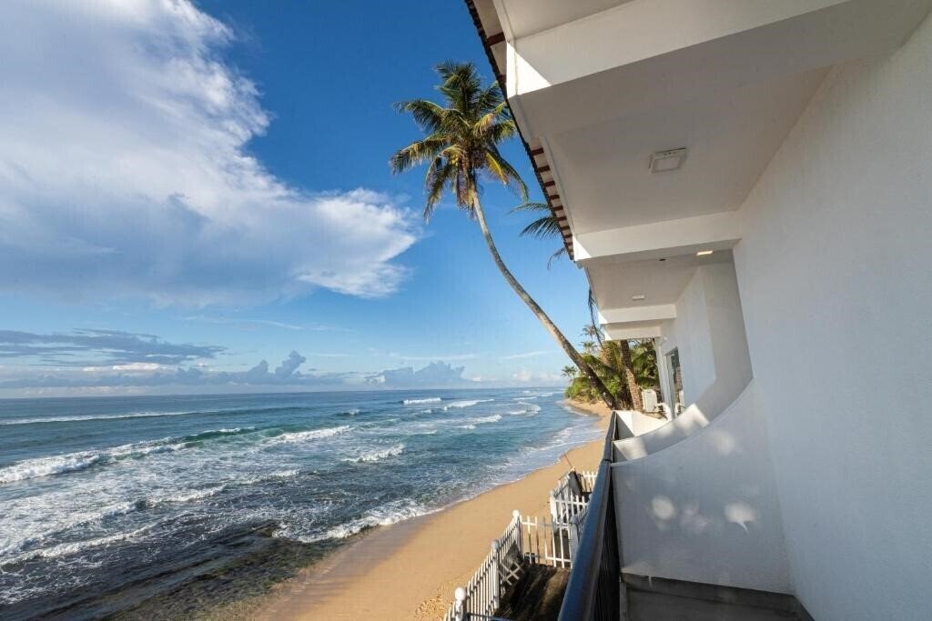 Готель The Beach Talpe 5*
