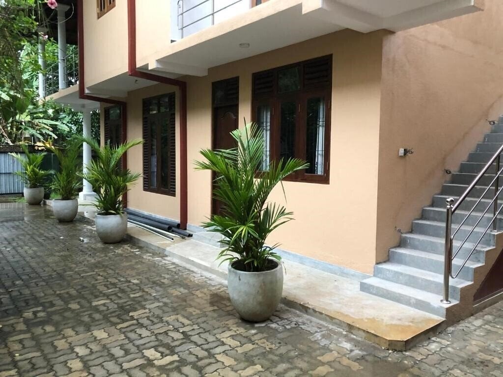 Готель Kumara Guest House & Apartment 2*