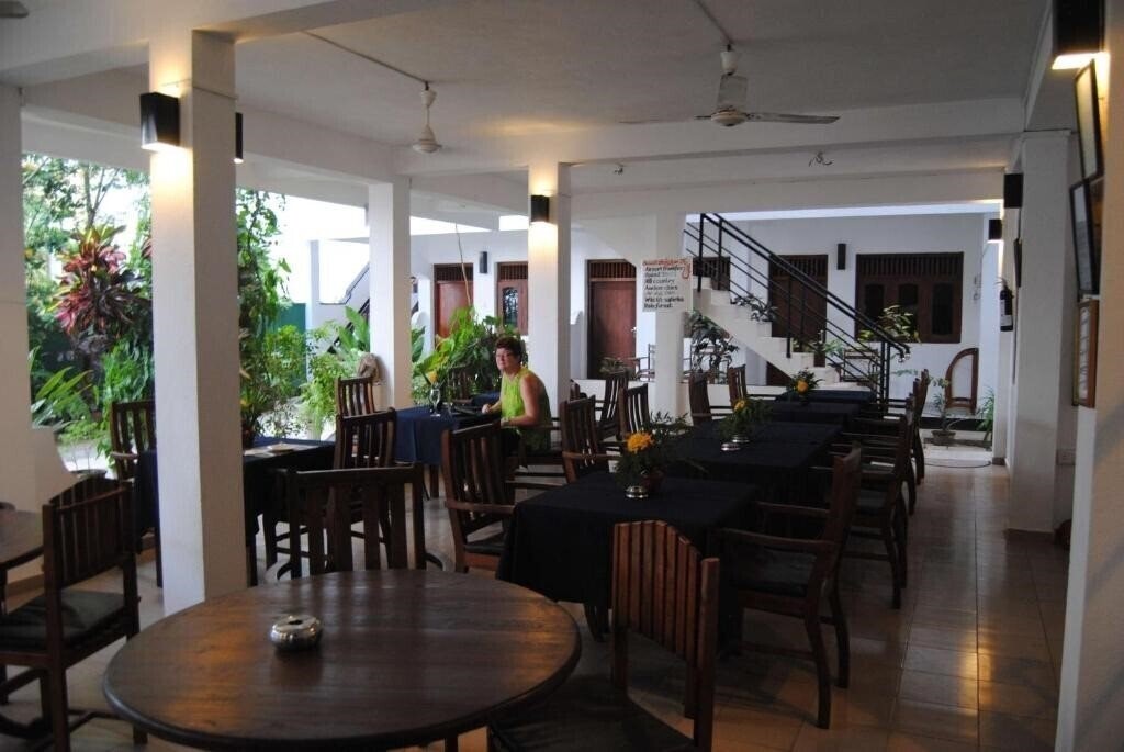 Готель Unawatuna Beach Bungalow 4*