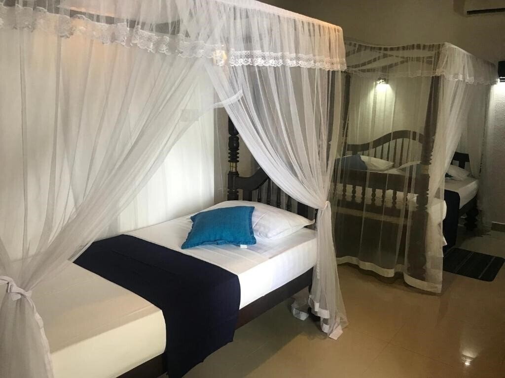 Фото Unawatuna Beach Bungalow 4*