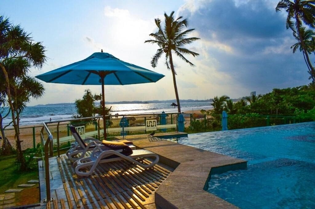 Отель Twenty Two Weligamabay 4*