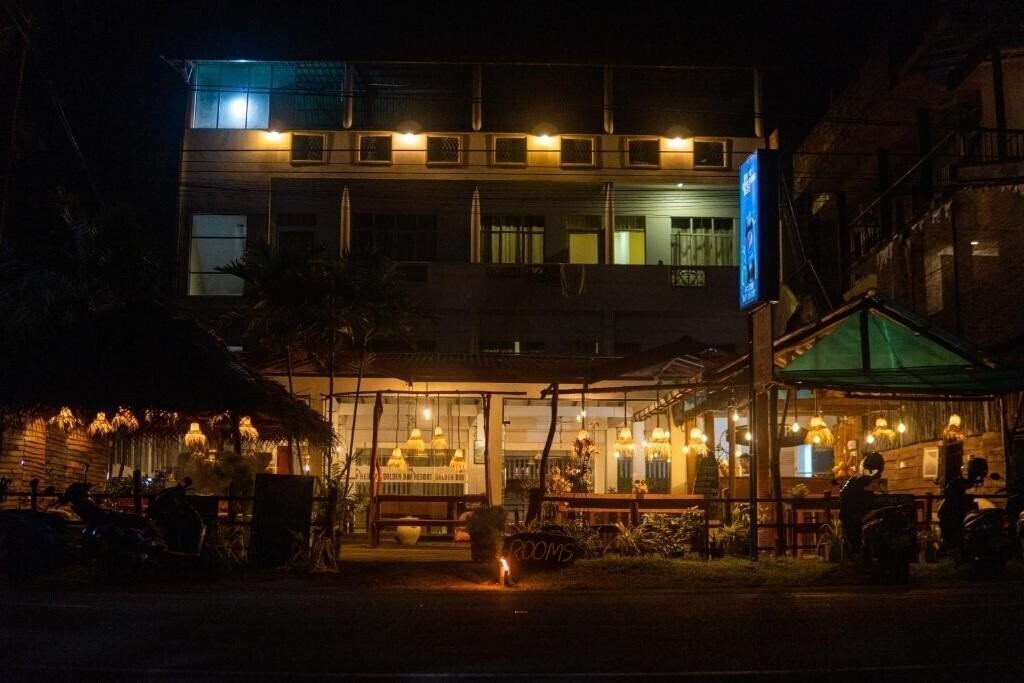 Готель New Golden Bay Resort 2*