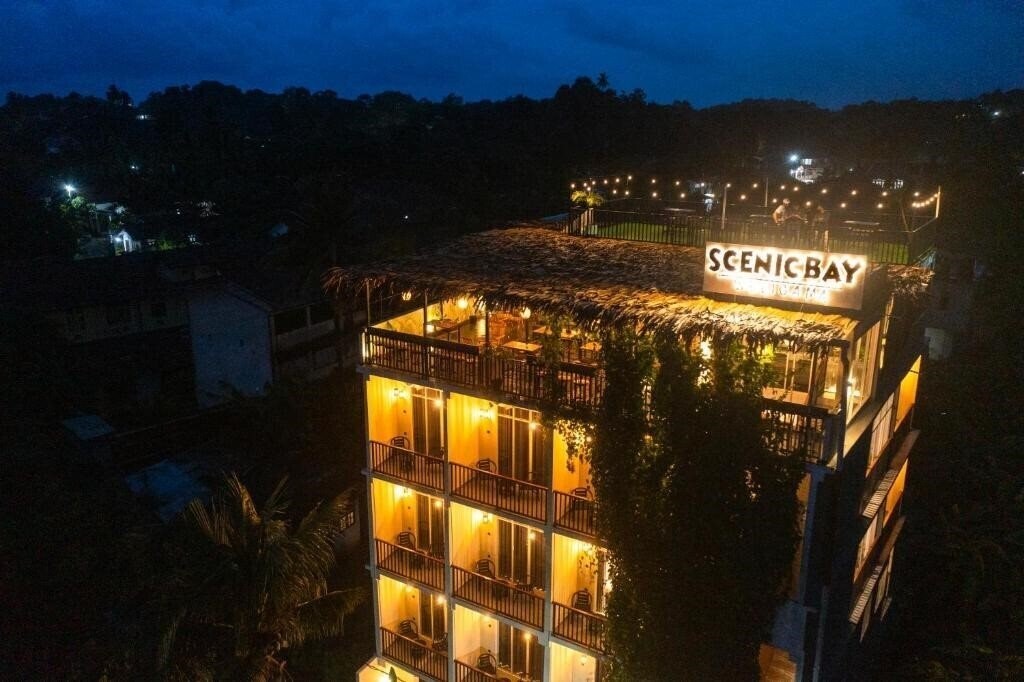 Отель Scenic Bay 3*