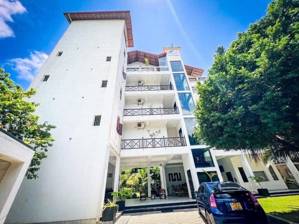 Готель Twenty Two Swiss Residence 4*