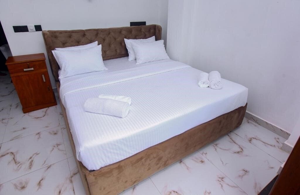 Фото Sakura Surf Lanka Hotel 3*