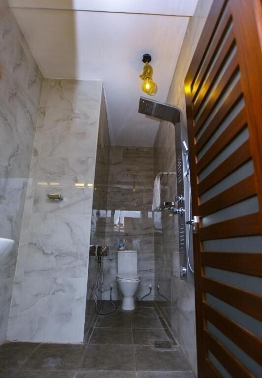 Фотографія Sakura Surf Lanka Hotel 3*