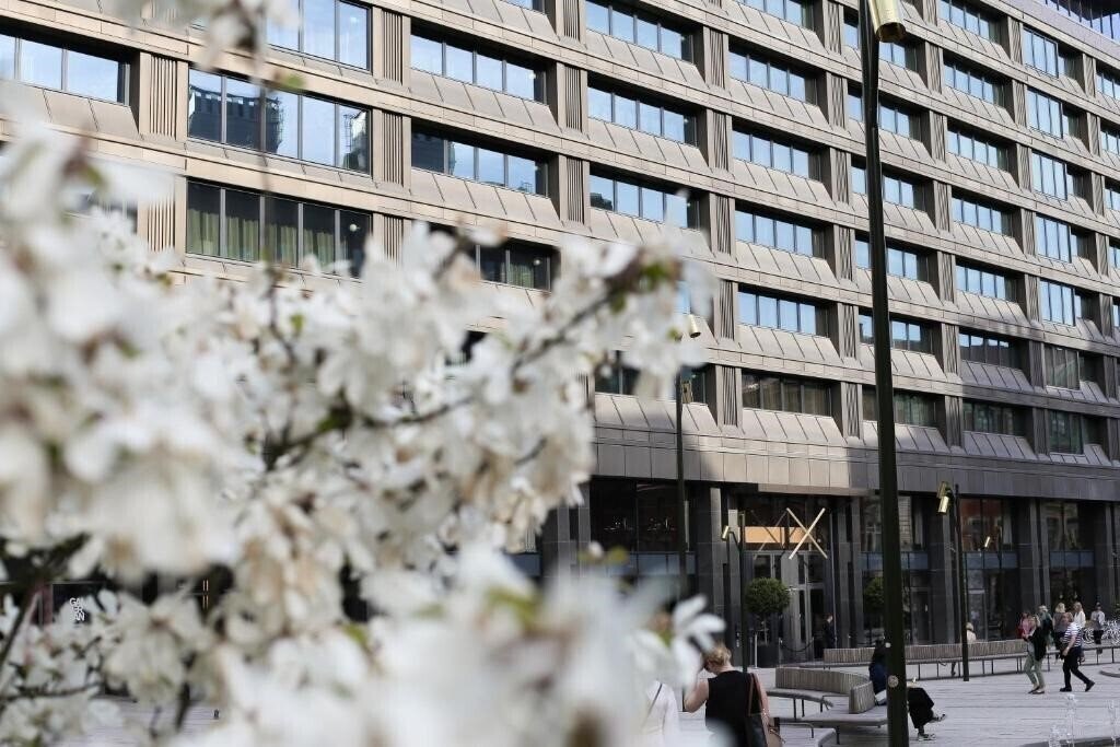 Готель At Six 3*