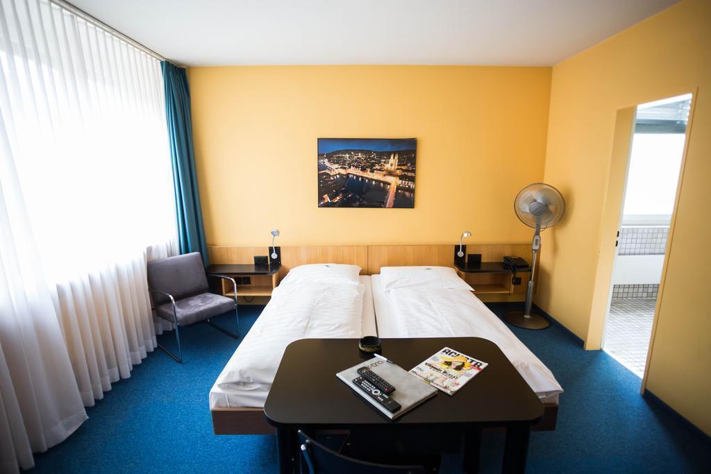 Готель X-Tra 3*