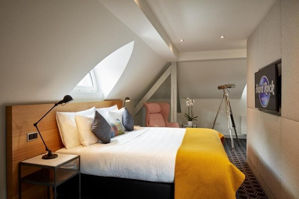 Отель Hard Rock Hotel Davos 3*