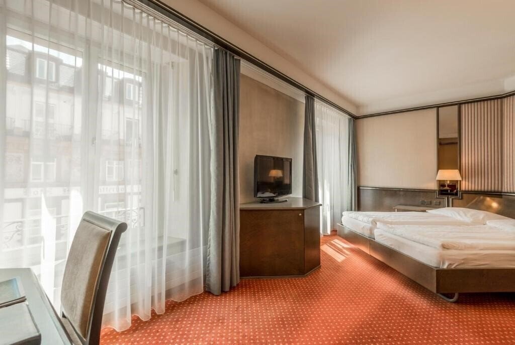 Фото Hotel Monopol Luzern 4*