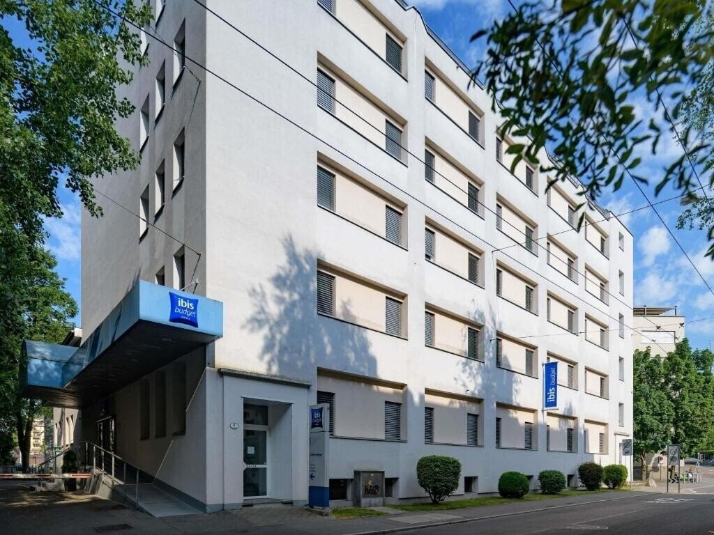 Отель Ibis Budget Luzern City 1*